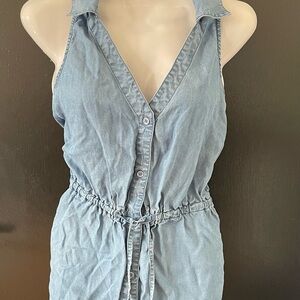 3/$30 Melanie Lynne Light Blue Denim Sleeveless Tunic